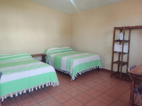 Habitación de 2 camas matrimoniales para hasta 4 personas. Con excelente ubicación